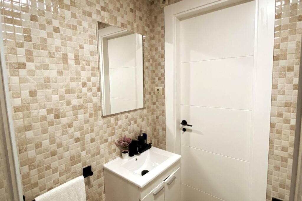 Apartmán La Ventana De Puerto Marina Benalmádena Exteriér fotografie